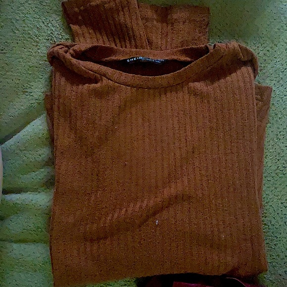 shein long sleeved maroon shirt - Picture 1 of 2